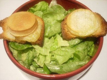 Salade et toast de Cabécou Salade et toast de Cabécou